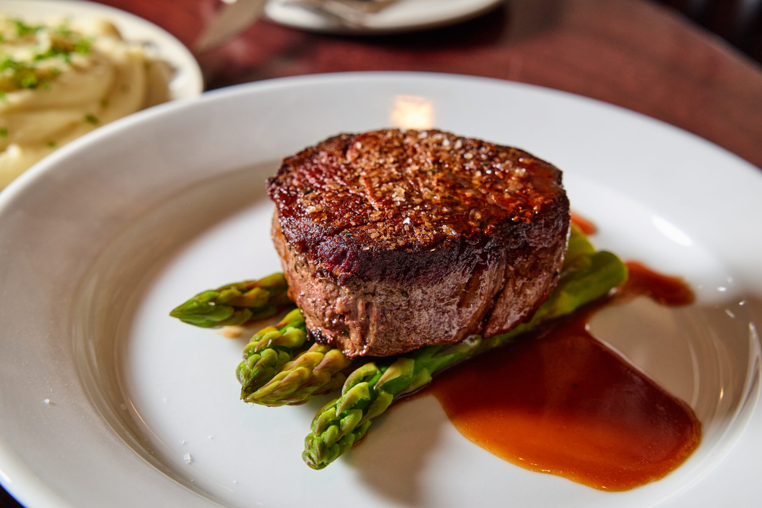 steak with asaparagus and sauce